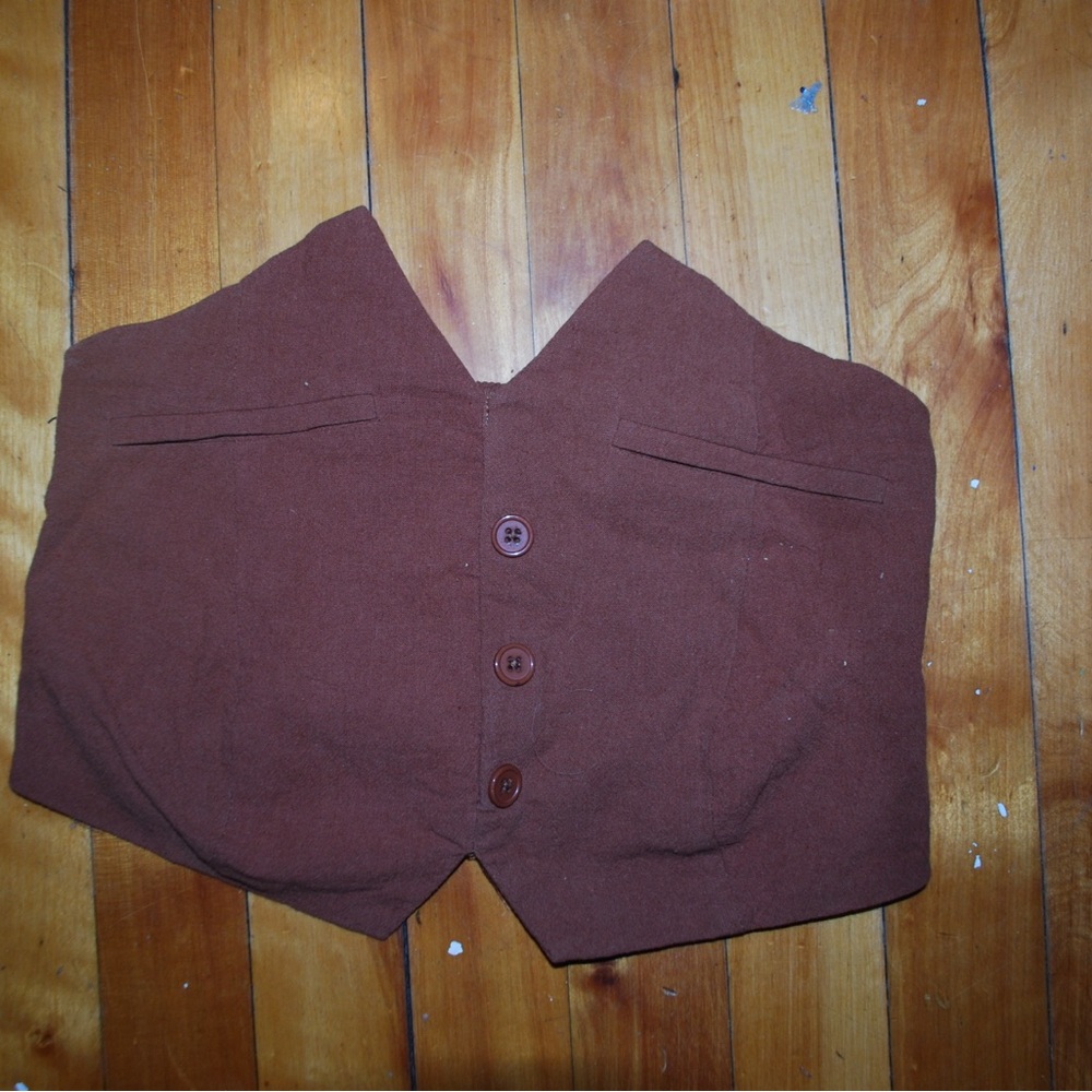 Chic Maroon Button-Up Cropped Vest